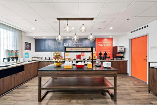 Hampton Inn Los Angeles Airport Image