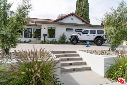 a white jeep parked in front of a house at Casita Villa- 5 bedrooms in Los Angeles
