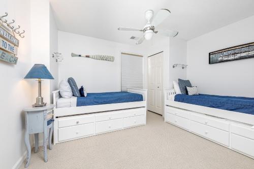a bedroom with two beds and a ceiling fan at The Shores in Williamsburg