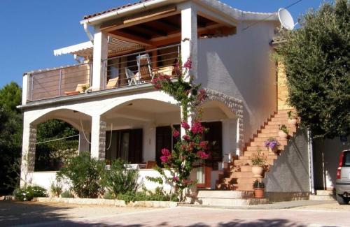 Apartments with parking spaces Barbat, Rab - 22087