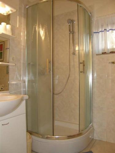 Apartments with parking space Barbat, Rab - 22087