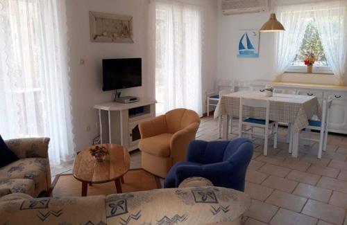 Apartments with parking space Barbat, Rab - 22087