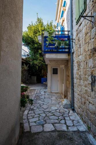 Apartments by the sea Kastel Novi, Kastela - 22051