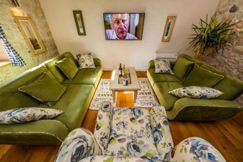 Apartments by the sea Kastel Novi, Kastela - 22051