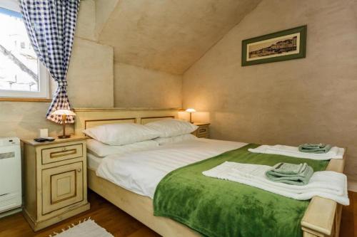 Apartments by the sea Kastel Novi, Kastela - 22051