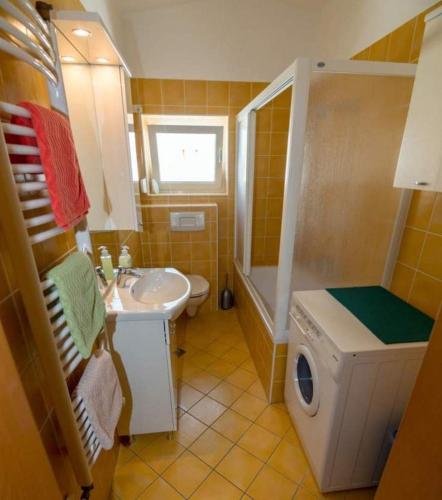 Apartments by the sea Barbat, Rab - 22093