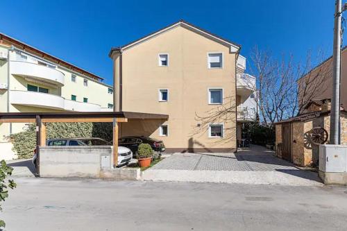 Apartments with parking space Kastel Luksic, Kastela - 22071