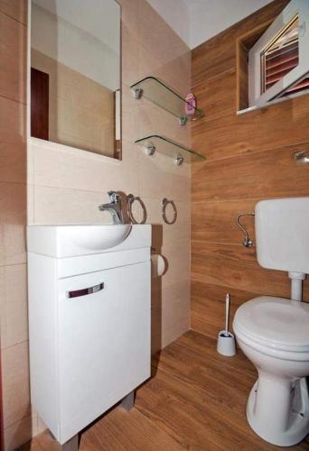 Apartments with parking space Barbat, Rab - 22098