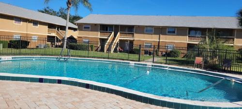 a large swimming pool in front of a building at Cozy Condo For Rent In Melbourne Florida in Melbourne