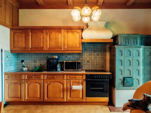 Кухня или мини-кухня в Apartment near Petzen Ski Slopes
