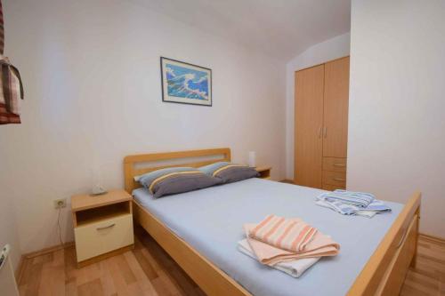 En eller flere senge i et værelse på Apartment in Njivice/Insel Krk 13262