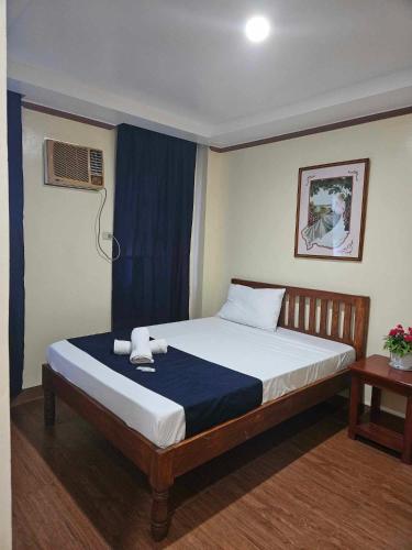 Postel nebo postele na pokoji v ubytování Fogs Transient Inn