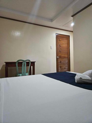 Postel nebo postele na pokoji v ubytování Fogs Transient Inn
