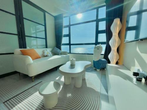 Posezení v ubytování JQ Jesselton Quay Homestay Near Suria Mall, Gaya Street, jetty by GoodTravelKK 善旅民宿