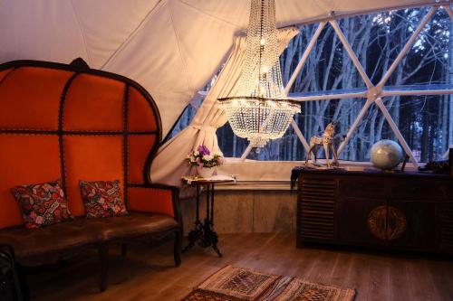 a room with a chandelier and a chair and a window at villa福座 in Furusan