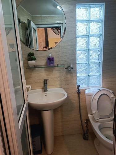Ένα μπάνιο στο Center of Hoan Kiem Lake - 1 bed room, maximum 2 people