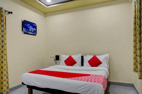 Hotel Royal Inn tesisinde bir odada yatak veya yataklar
