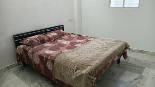 a bed sitting in a room with avertisement at Dumzy's Tombs View in Hyderabad