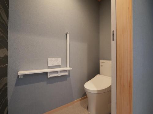 a small bathroom with a toilet in a room at Kusatsu Onsen Kusatsu Hotel1913 in Kusatsu