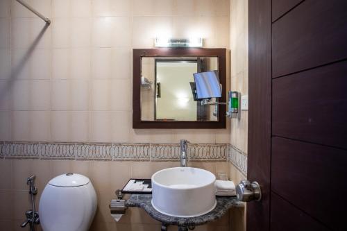 Koupelna v ubytování Goa Villagio Resort & Spa - A Unit of IHM, 10 Min Walk from Beach