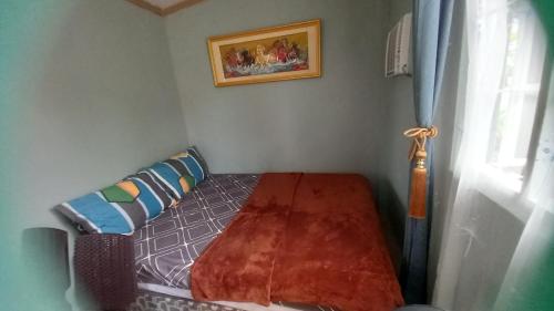 En eller flere senge i et værelse på Baclayon, Bohol Cozy Furnished Studio