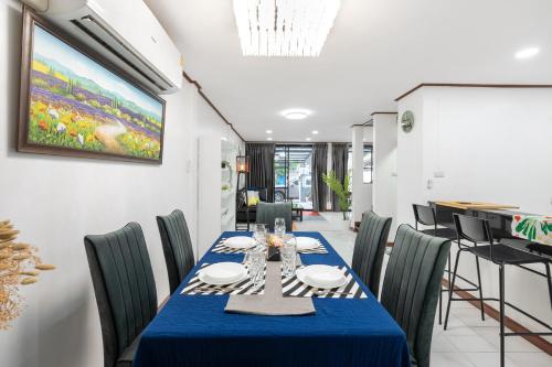 a dining room with a blue table and chairs at MIQ HK16, Huay Kwang MRT, 3BR, Pool Table in Ban Zong Katiam