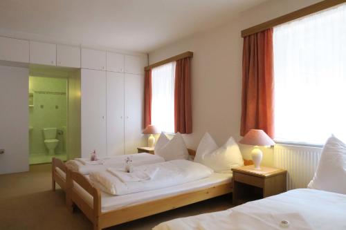 Un pat sau paturi într-o cameră la Horský pension Gendorf