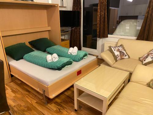 Posezení v ubytování FeWo Panoramablick mit Pool und Sauna inklusive