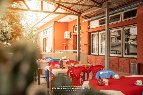 Restoran ili drugo mesto za obedovanje u objektu Golden Myanmar Guest House