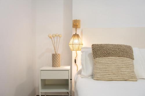 Ένα ή περισσότερα κρεβάτια σε δωμάτιο στο Apartamentos La Tahona Cádiz Centro