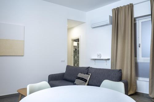 Ένα ή περισσότερα κρεβάτια σε δωμάτιο στο Apartamentos La Tahona Cádiz Centro