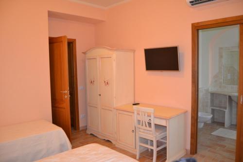 TV a/nebo společenská místnost v ubytování B&B La Pavoncella