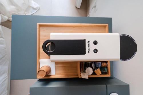 un tostapane in forno posto sopra una scatola di Ripusari a Catania