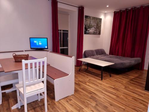 TV a/nebo společenská místnost v ubytování Rentcenter79_2
