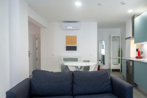 Η κουζίνα ή μικρή κουζίνα στο Apartamentos La Tahona Cádiz Centro