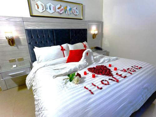 Uma cama ou camas num quarto em Petra Canyon Hotel
