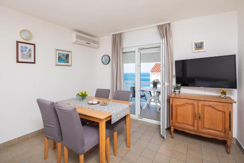 TV a/nebo společenská místnost v ubytování Vista Blue Apartments