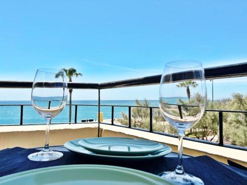 PRIMERA LINEA DE PLAYA NUEVO Y LUMINOSO