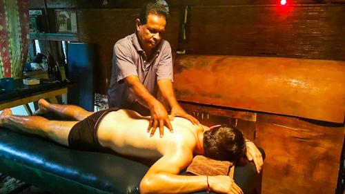 a man is giving a woman a massage at rockwood vila in Kandy