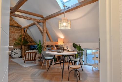 a dining room with a table and chairs at Boutique Ferienwohnung Schwalbenstall Uissigheim in Uissigheim