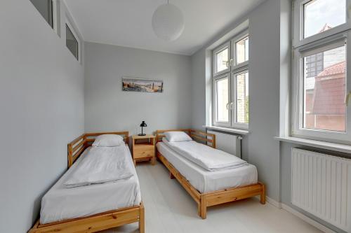 En eller flere senge i et værelse på Staywin Old Town Torunska 30