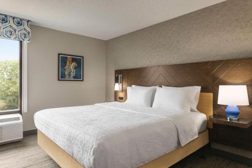 Hampton Inn Kansas City - Airport Image