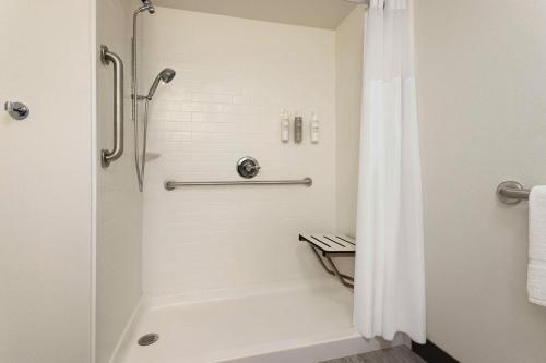 Bilik mandi di Hampton Inn Kansas City - Airport