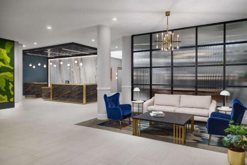 DoubleTree by Hilton Charlotte City Center Image