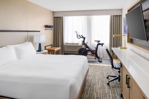 DoubleTree by Hilton Charlotte City Center Image
