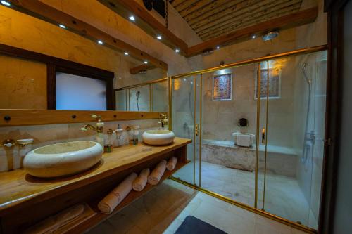 Salle de bains dans l'établissement Safran Cave Hotel