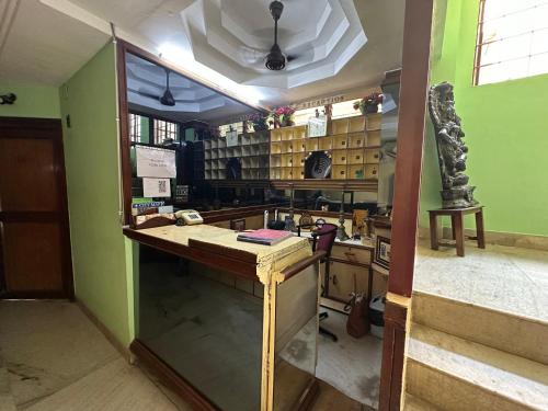 a shop with a counter in a room at The Kaya Rockview Trichy in Tiruchchirāppalli