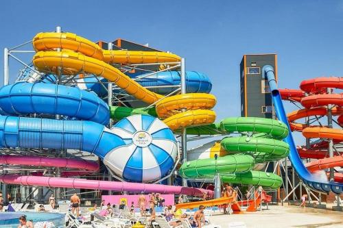 Bazén v ubytování Danilo Orientarium,Aquapark Fala,Atlas Arena & Park nebo v jeho okolí