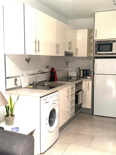 Los Gracioseros Apt 207