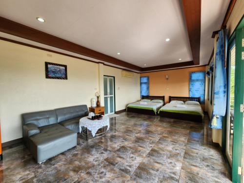 Postel nebo postele na pokoji v ubytování Baan Khao Noi Resort